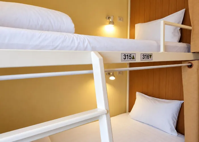 Hostel The Meadow Khaosan *